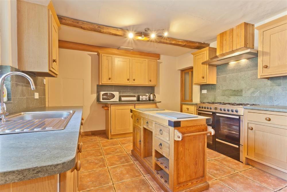 Bridge House With Private Hot Tub, Coniston Villa Kültér fotó